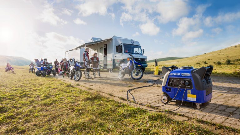 2014-Yamaha-EF3000I-EU-Blue-Static-001-03