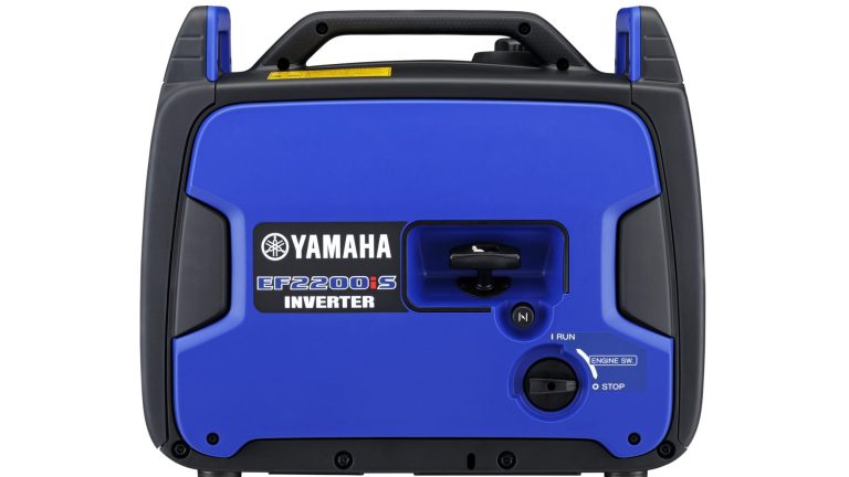 2020-Yamaha-EF2200IS-EU-Blue-Action-002-03