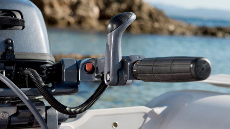 2022-Yamaha-F6DM-EU-Detail-002-03