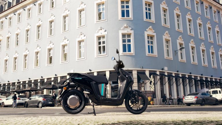 2023-Yamaha-EJE025DB-EU-Dual_Battery_Midnight_Black_-Static-007-03