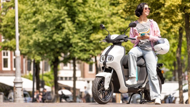 2023-Yamaha-EJE025DB-EU-Dual_Battery_Milky_White_-Static-002-03