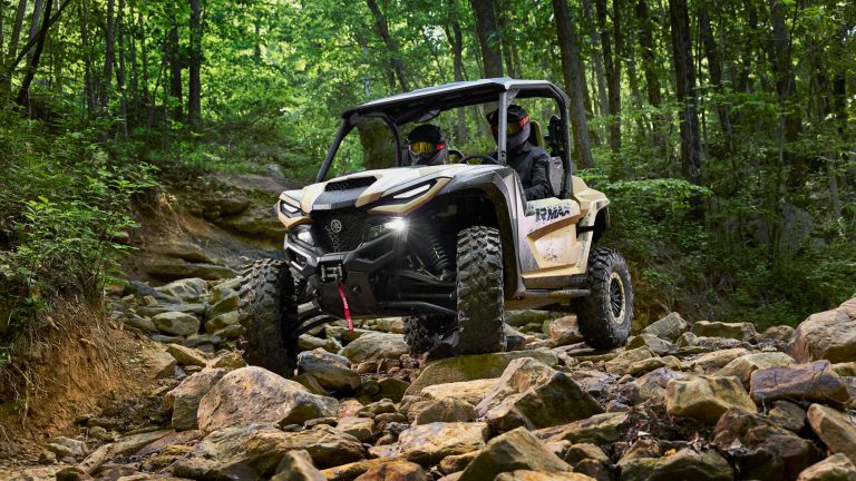 2023-Yamaha-YXE1000EW-23S-EU-Desert_Tan-Action-002-03