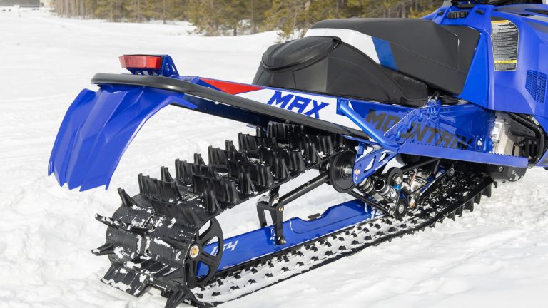 2024-Yamaha-MNTN-MAX-154-EU-Detail-002-03