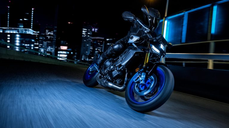 2024-Yamaha-MT09DX-EU-Icon_Performance-Action-003-03