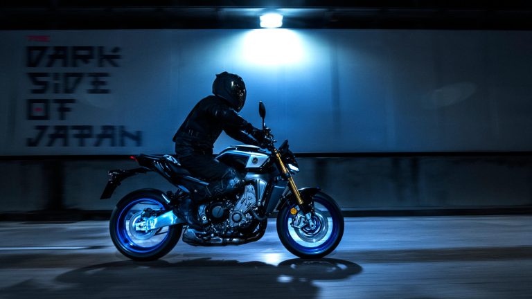 2024-Yamaha-MT09DX-EU-Icon_Performance-Action-005-03