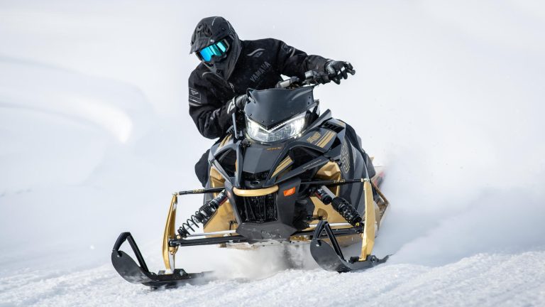 2024-Yamaha-SIDEWINDER-S-RX-EU-Nebura_Gold___Black-Action-003-03