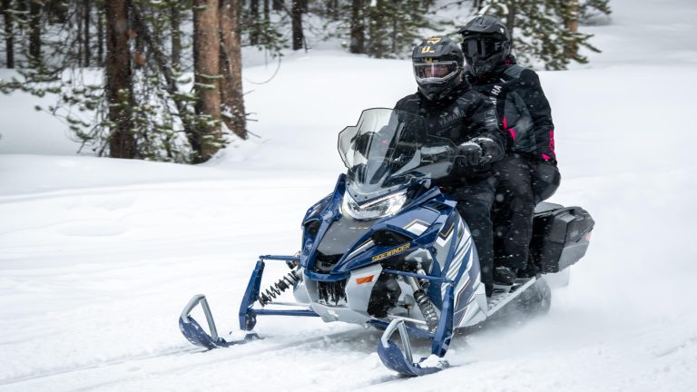 2024-Yamaha-SIDEWINDER-S-TX-EU-Ink_Blue___Frost_Silver_-Action-007-03