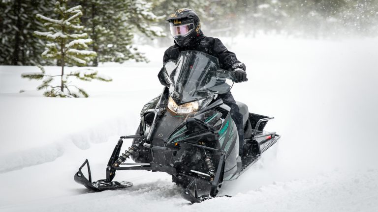 2024-Yamaha-SXMP800-EU-Yamaha_Black-Action-003-03