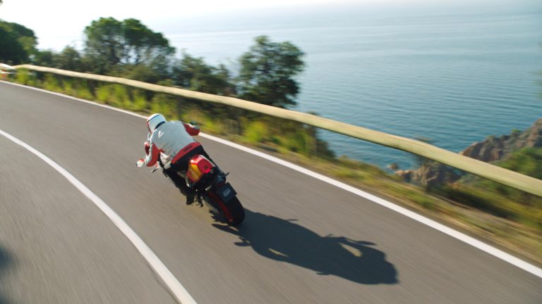 2024-Yamaha-XS850GP-EU-Legend_Red-Action-010-03