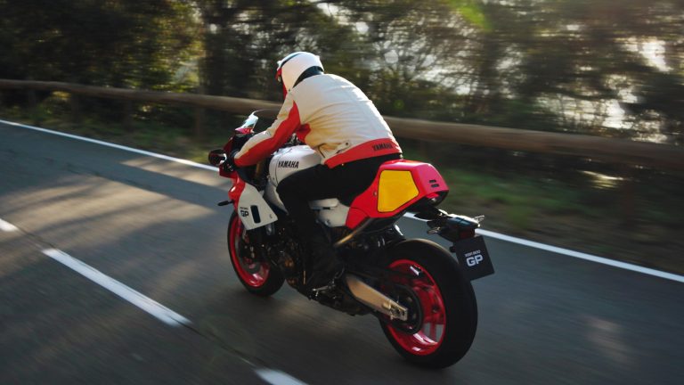 2024-Yamaha-XS850GP-EU-Legend_Red-Action-013-03