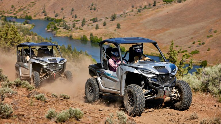 2024-Yamaha-YXE1000EW-24LE-EU-Silver_Metallic_Black-Action-004-03