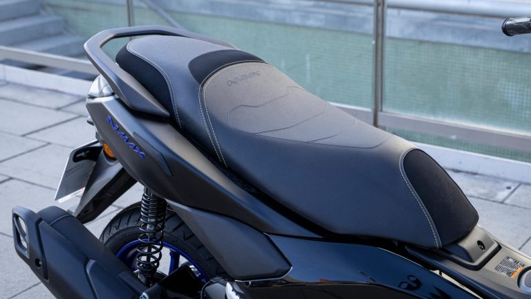 2025-Yamaha-G125YM-EU-Icon_Black_-Accessorized-detail-021-03