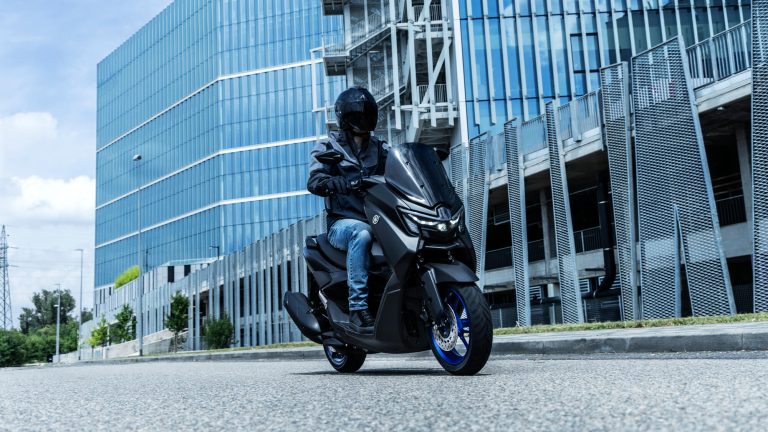 2025-Yamaha-G125YM-EU-Icon_Black_-Action-010-03