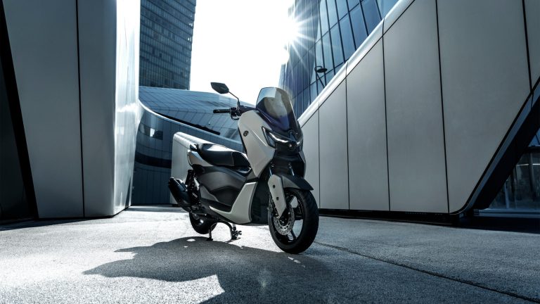 2025-Yamaha-G125YMSV-EU-Ceramic_Grey-Static-006-03