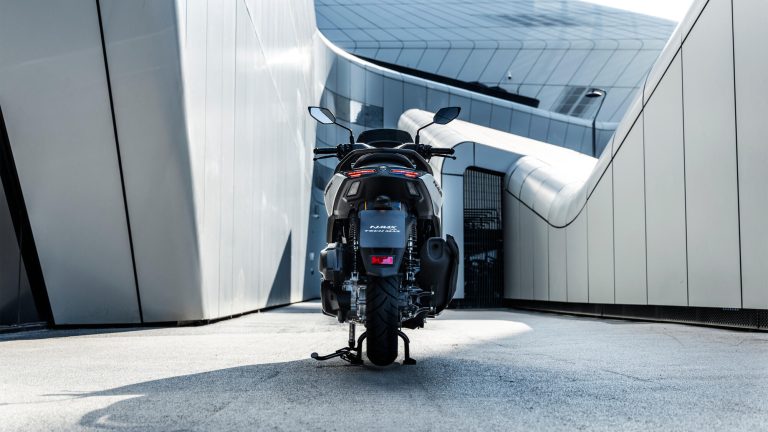 2025-Yamaha-G125YMSV-EU-Ceramic_Grey-Static-007-03