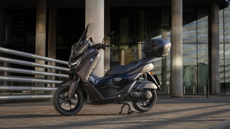 2025-Yamaha-G125YMSV-EU-Dark_Magma-Accessorized-detail-005-03
