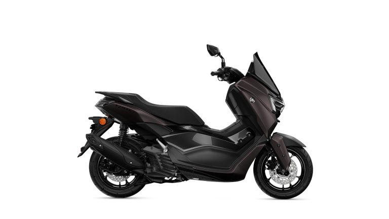 2025-Yamaha-G125YMSV-EU-Dark_Magma-Studio-002-03