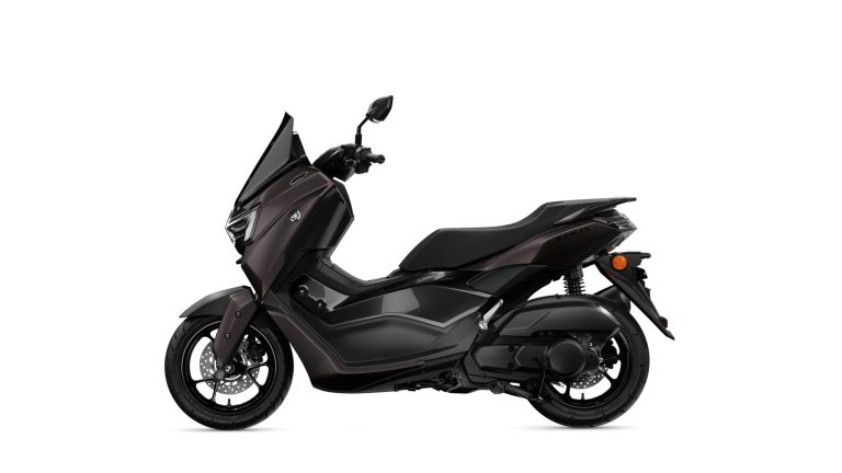 2025-Yamaha-G125YMSV-EU-Dark_Magma-Studio-006-03