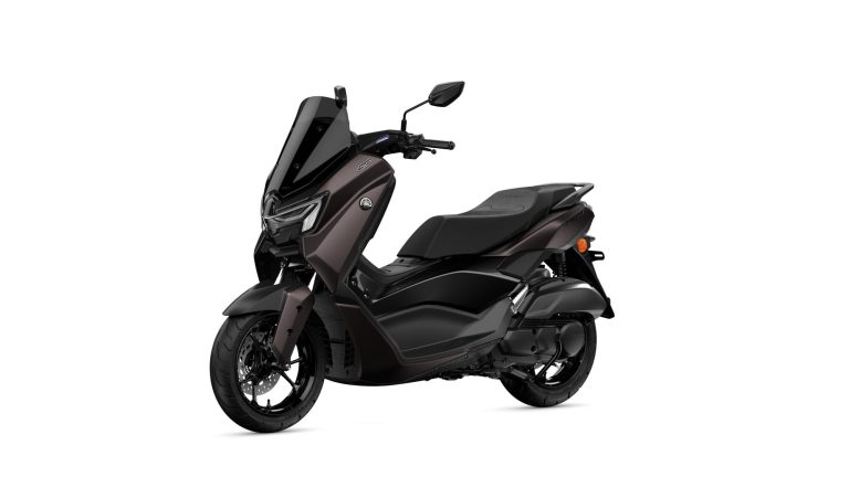 2025-Yamaha-G125YMSV-EU-Dark_Magma-Studio-007-03