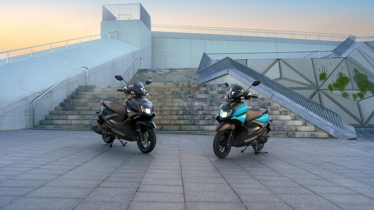 2025-Yamaha-LCG125-EU-Matt_Cyan-Static-012-03