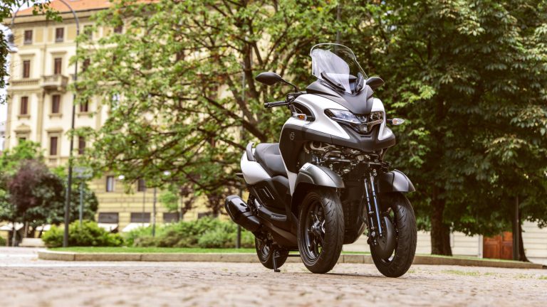 2025-Yamaha-LMW300YM-EU-Milky_White-Static-001-03