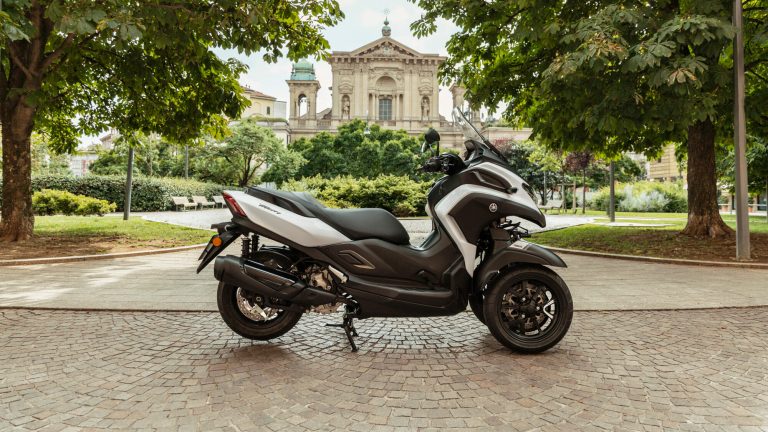 2025-Yamaha-LMW300YM-EU-Milky_White-Static-004-03