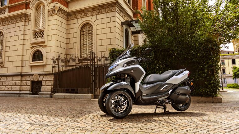 2025-Yamaha-LMW300YM-EU-Milky_White-Static-005-03