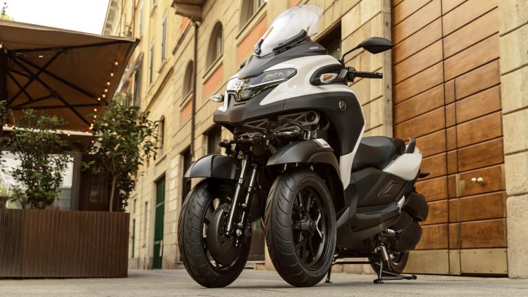 2025-Yamaha-LMW300YM-EU-Milky_White-Static-006-03