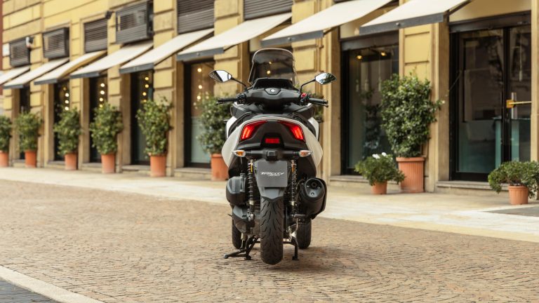 2025-Yamaha-LMW300YM-EU-Milky_White-Static-011-03