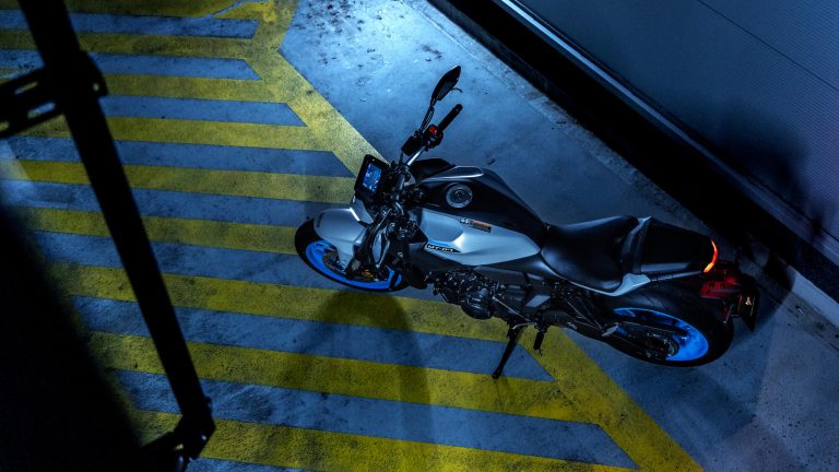 2025-Yamaha-MT07A-EU-Ice_Storm-Static-006-03