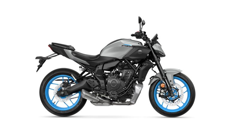 2025-Yamaha-MT07A-EU-Ice_Storm-Studio-002-03