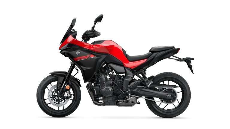 2025-Yamaha-MT07TR-EU-Redline-Studio-004-03
