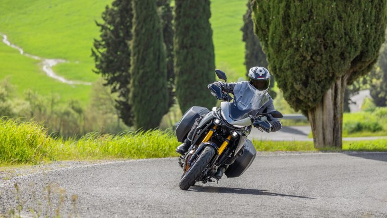 2025-Yamaha-MT07TRGT-EU-Icon_Performance-Action-003-03