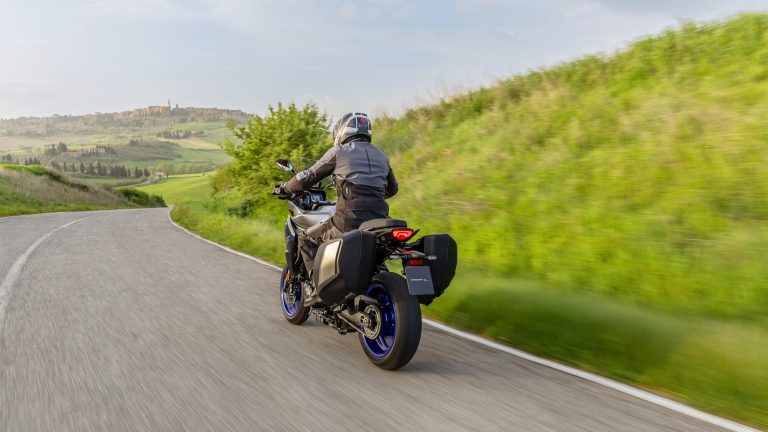 2025-Yamaha-MT07TRGT-EU-Icon_Performance-Action-005-03