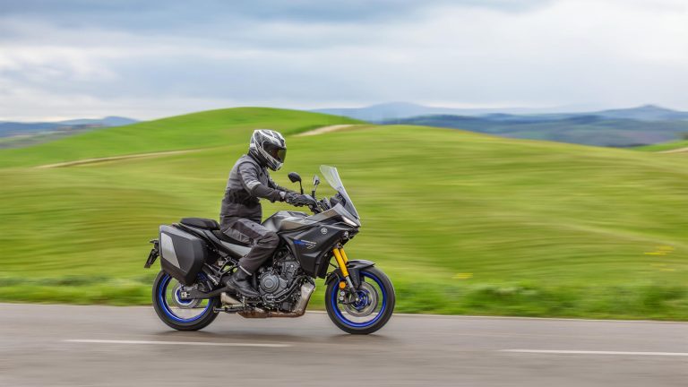 2025-Yamaha-MT07TRGT-EU-Icon_Performance-Action-007-03