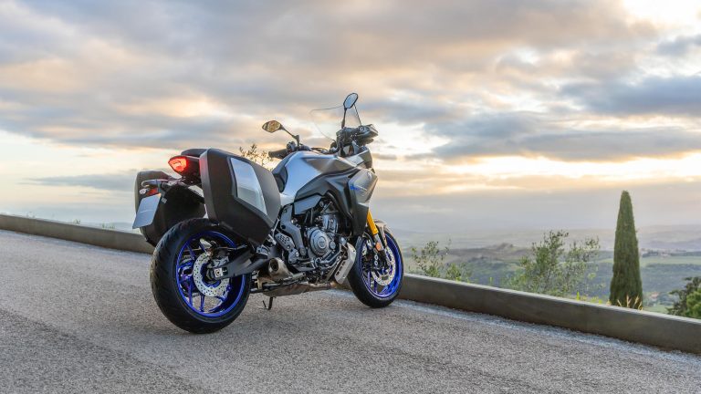 2025-Yamaha-MT07TRGT-EU-Icon_Performance-Static-003-03