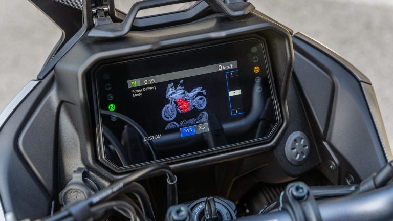 2025-Yamaha-MT07TRGT-EU-NA-Detail-002-03