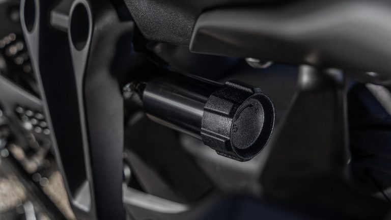 2025-Yamaha-MT07TRGT-EU-NA-Detail-003-03