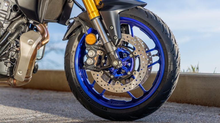 2025-Yamaha-MT07TRGT-EU-NA-Detail-009-03