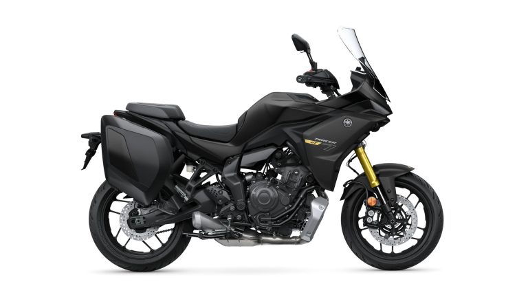 2025-Yamaha-MT07TRGT-EU-Tech_Black-Studio-002-03