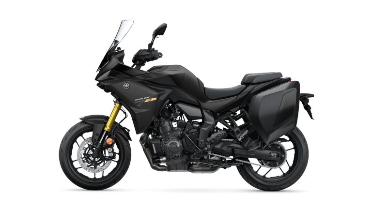 2025-Yamaha-MT07TRGT-EU-Tech_Black-Studio-004-03