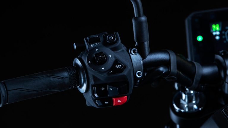 2025-Yamaha-MT09A-EU-Detail-011-03