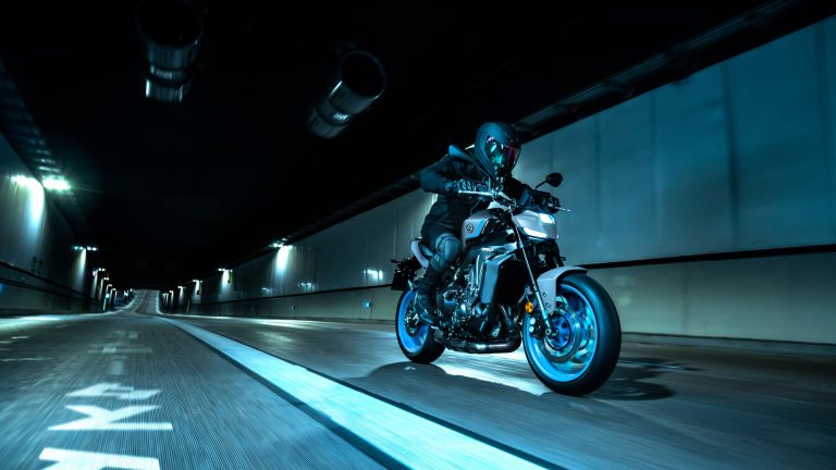 2025-Yamaha-MT09A-EU-Ice_Storm-Action-012-03