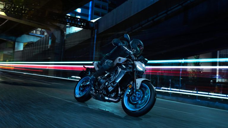 2025-Yamaha-MT09A-EU-Ice_Storm-Action-014-03