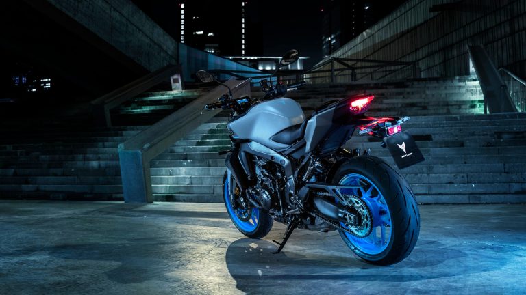 2025-Yamaha-MT09A-EU-Ice_Storm-Static-007-03