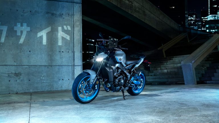 2025-Yamaha-MT09A-EU-Ice_Storm-Static-009-03