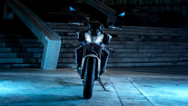 2025-Yamaha-MT09A-EU-Ice_Storm-Static-010-03