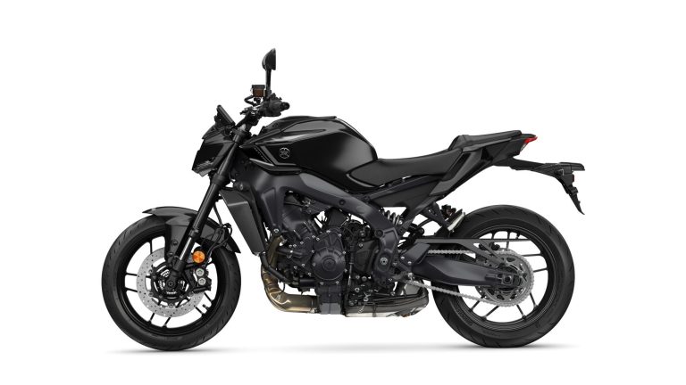 2025-Yamaha-MT09A-EU-Tech_Black-Studio-004-03