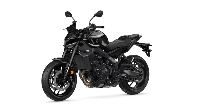 2025-Yamaha-MT09A-EU-Tech_Black-Studio-005-03