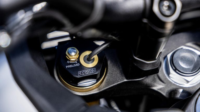 2025-Yamaha-MT09ATRDX-EU-Detail-007-03